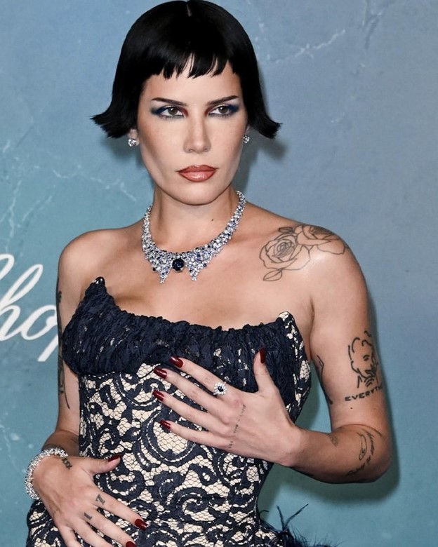 Celebrities at Cannes Festival wearing Damiani jewelry-15